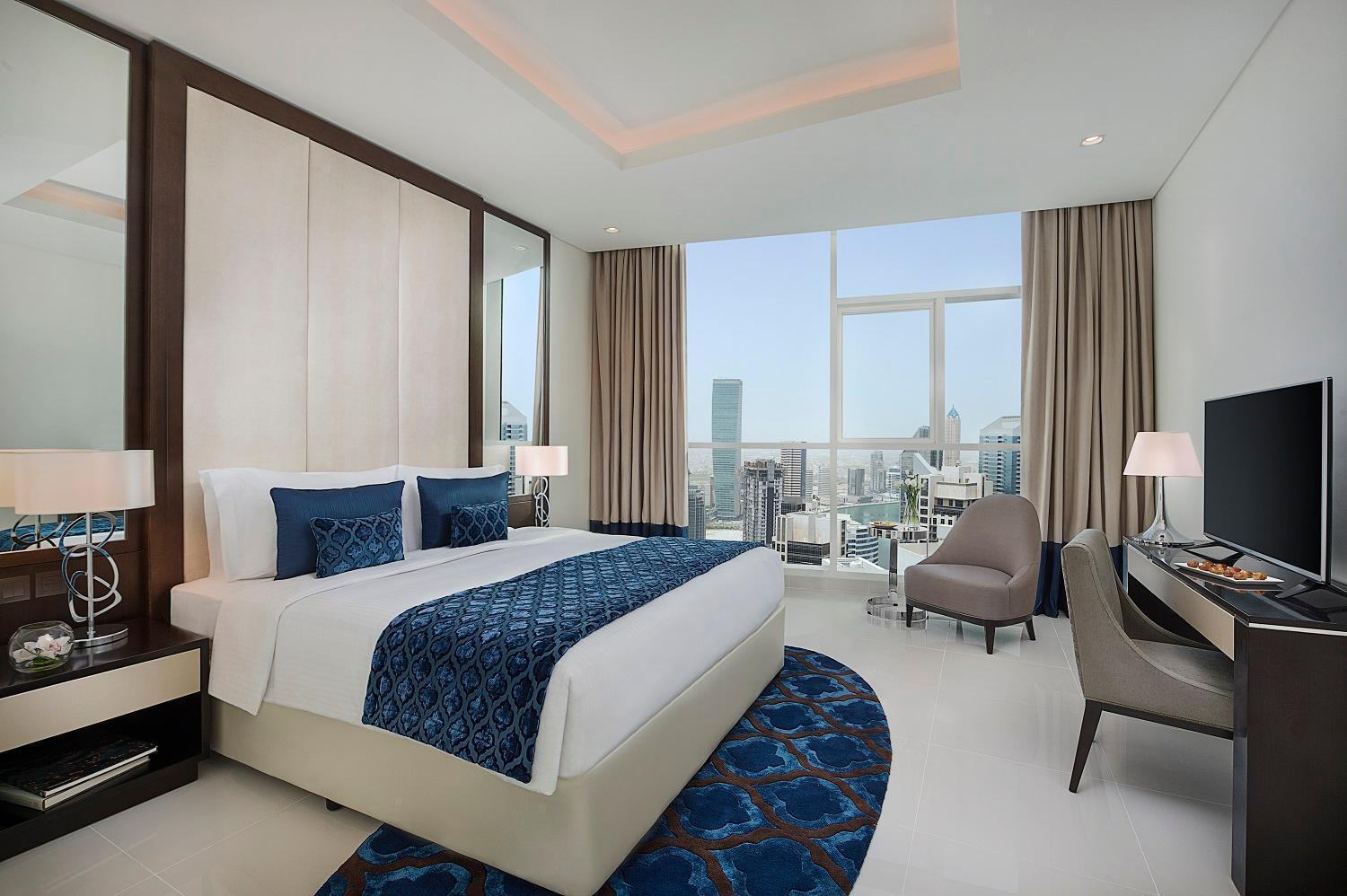 Three Bedroom Suite Private Balcony City Skyline View