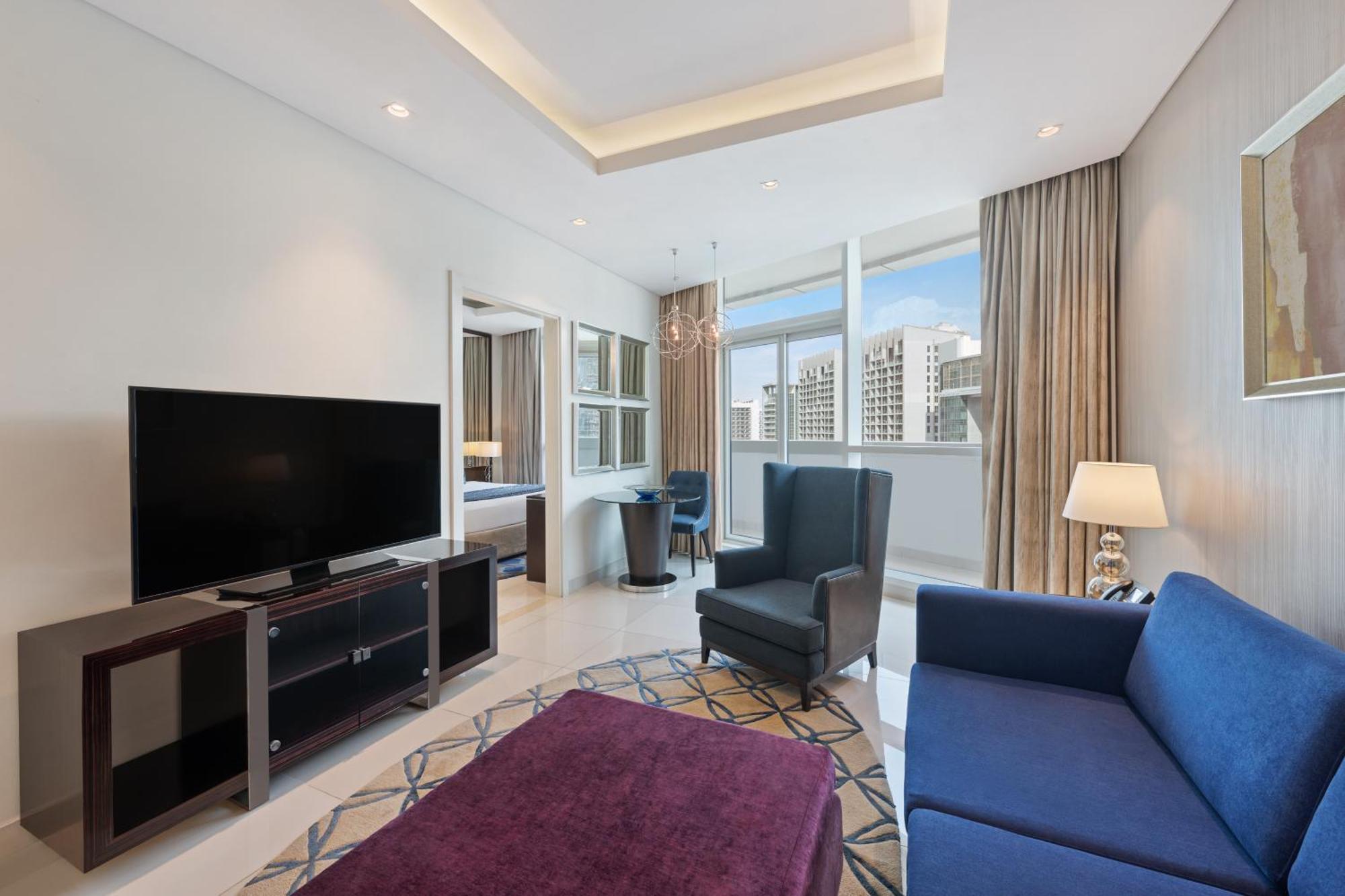 One Bedroom Suite City Skyline View